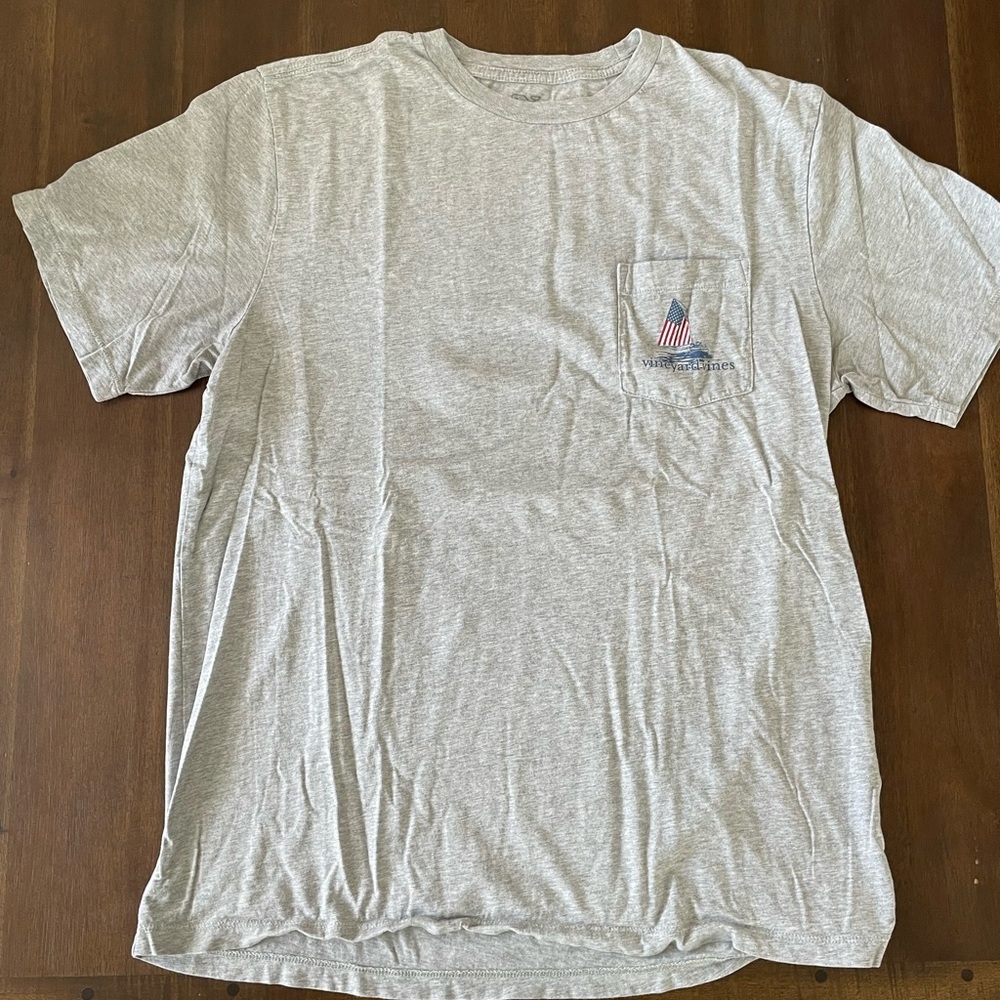 Vineyard Vibes Gray sailboat American flag T-Shirt with Pocket